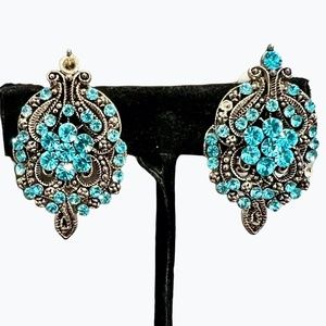 VINTAGE BLUE CRYSTAL SILVERTONE SCROLL CLIP ON EARRINGS